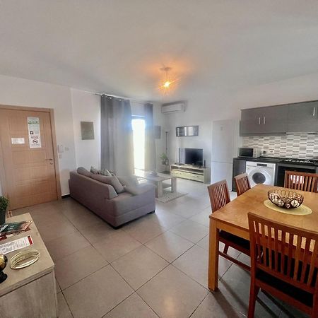 83/3-Lovely 1 Bedroom Penthouse Биркиркара Экстерьер фото