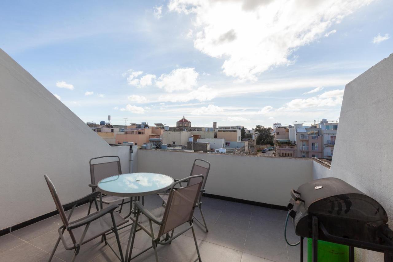 83/3-Lovely 1 Bedroom Penthouse Биркиркара Экстерьер фото