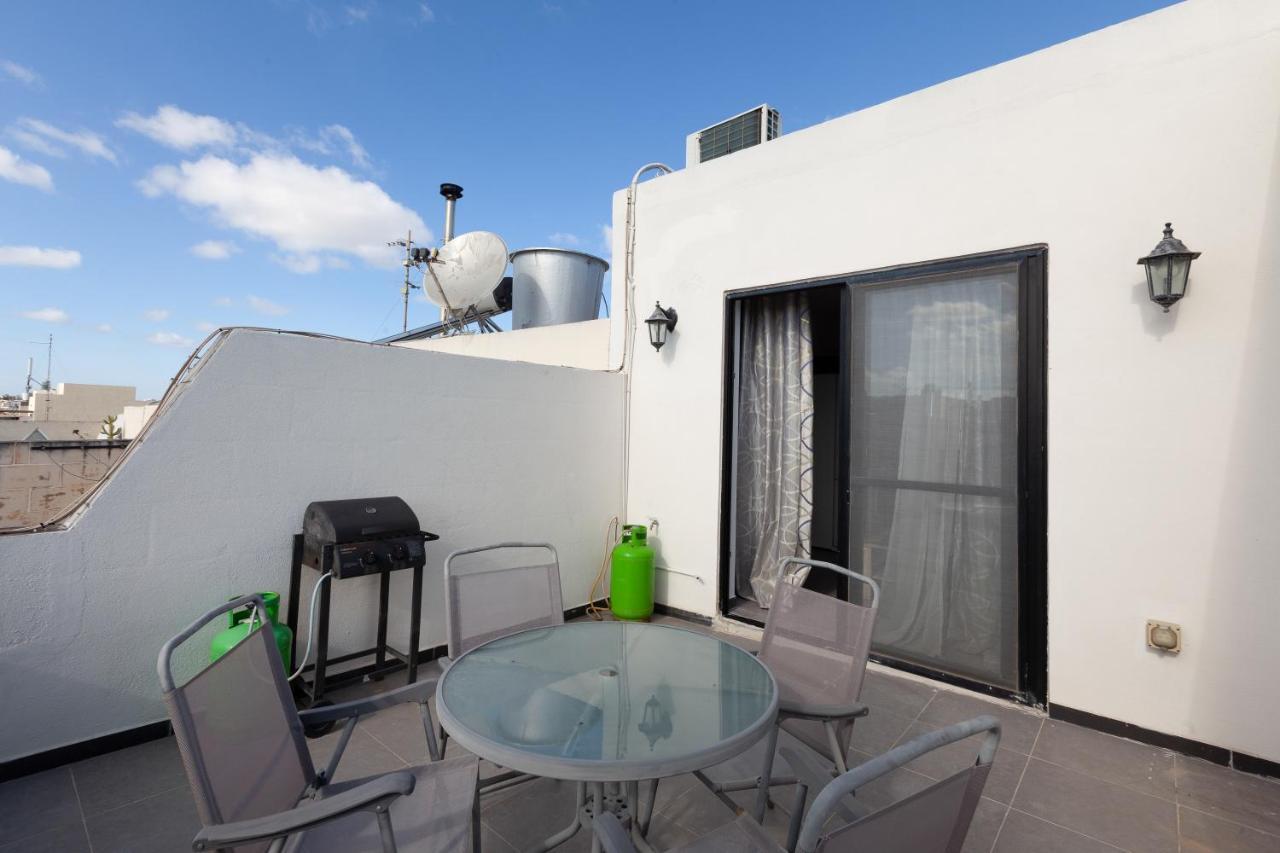 83/3-Lovely 1 Bedroom Penthouse Биркиркара Экстерьер фото