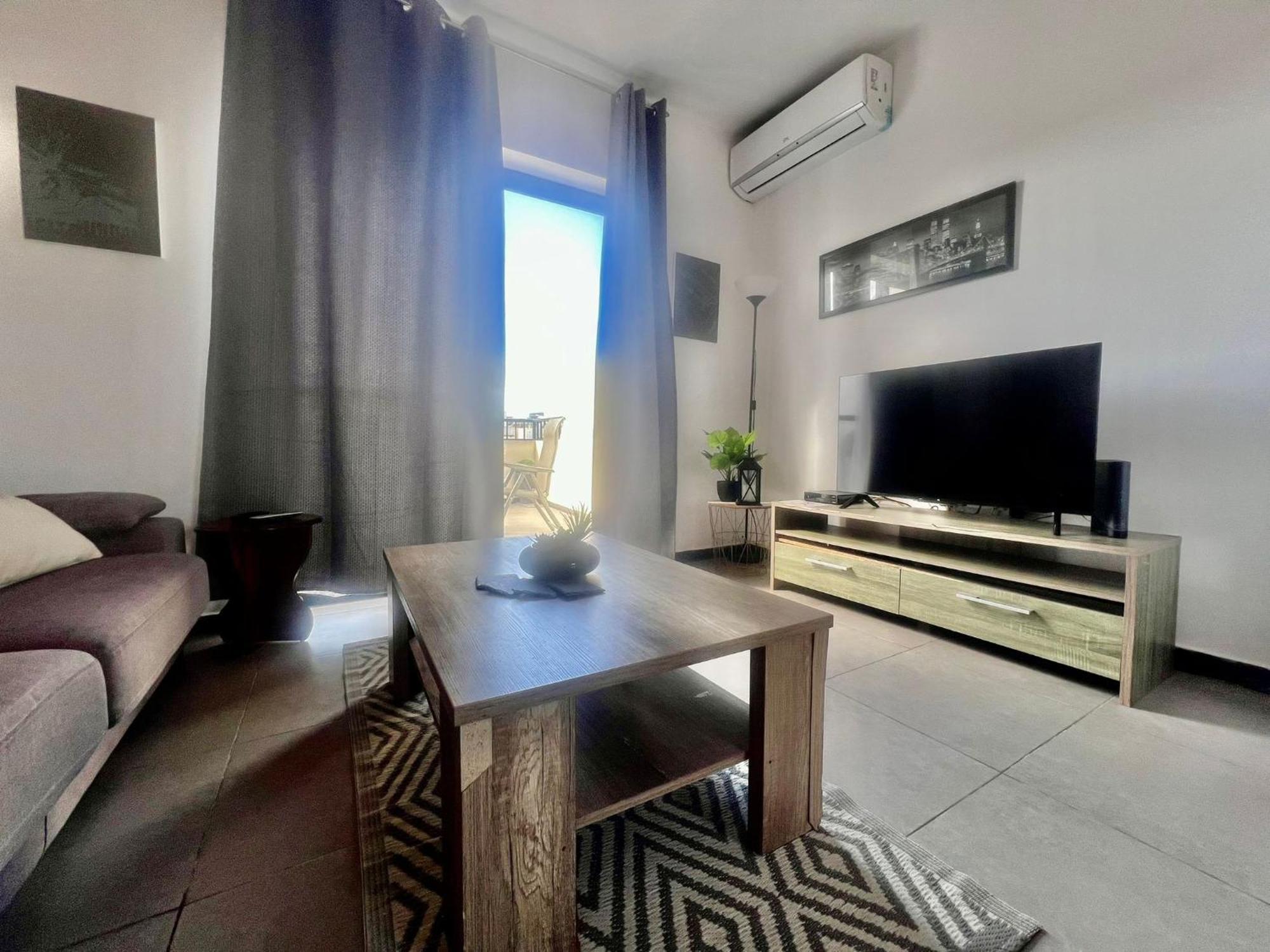 83/3-Lovely 1 Bedroom Penthouse Биркиркара Экстерьер фото