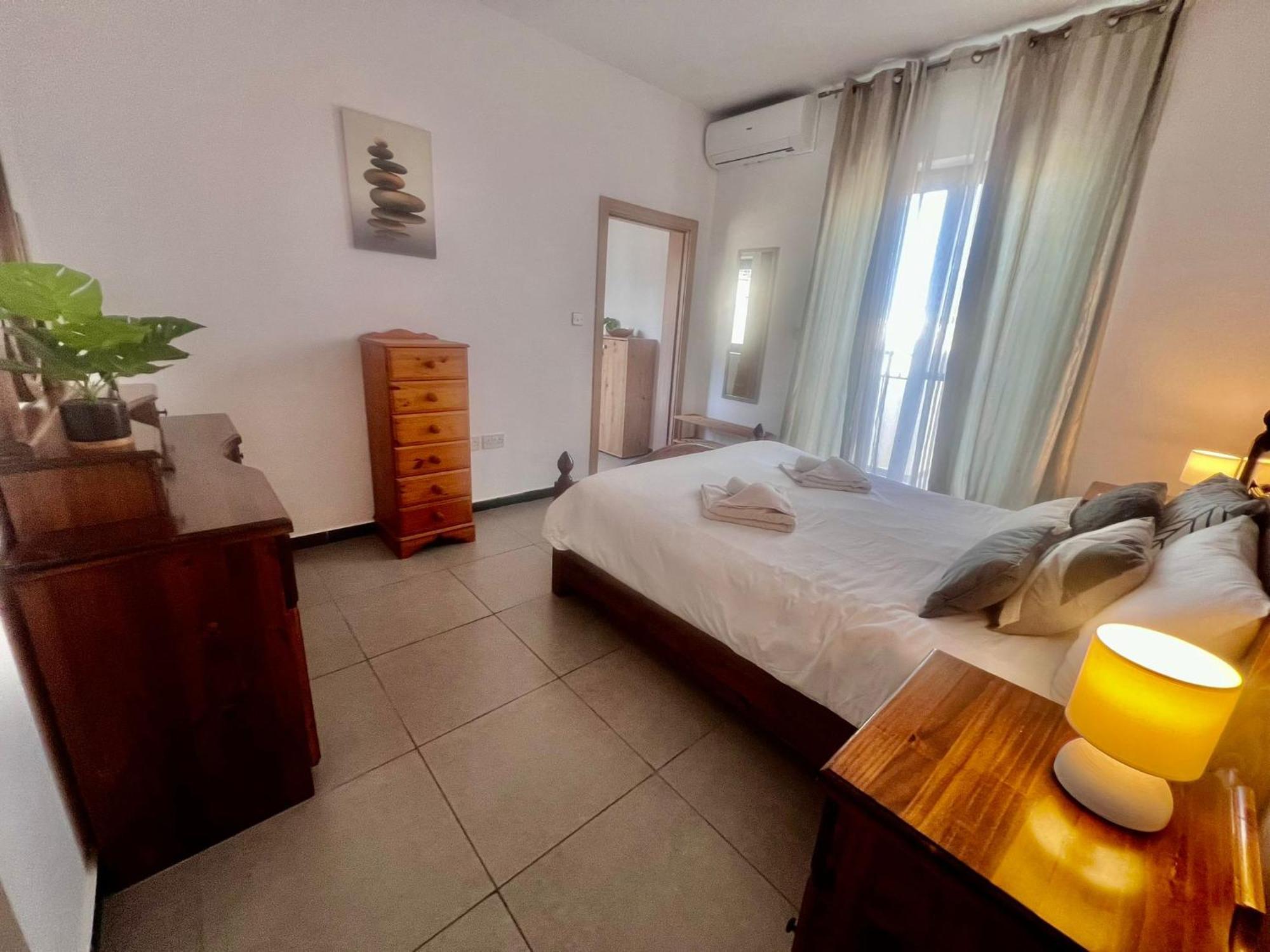 83/3-Lovely 1 Bedroom Penthouse Биркиркара Экстерьер фото